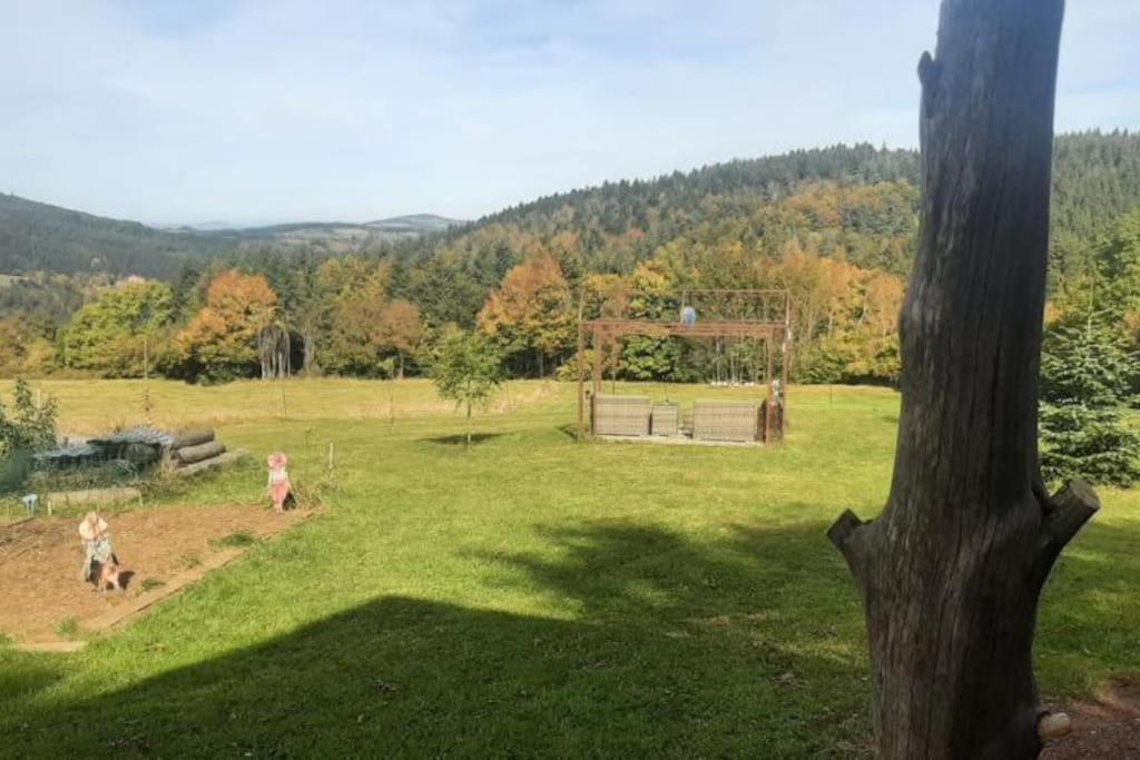Les Petites Fustes Dans La Prairie Holiday home