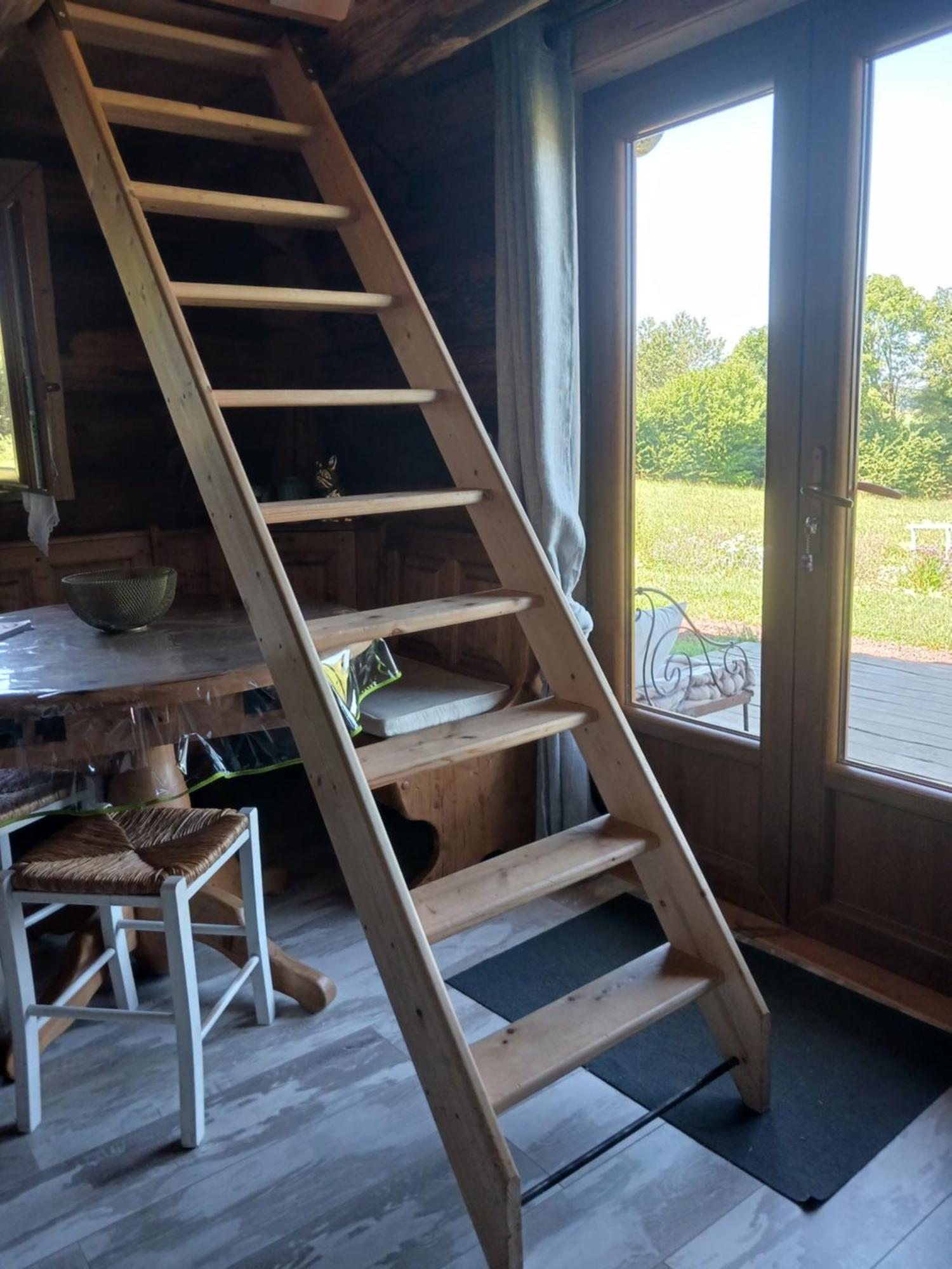 Les Petites Fustes Dans La Prairie Holiday home *